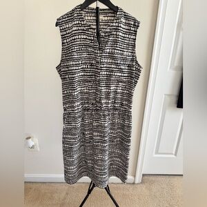 Sleeveless Black & White Printed Shift Dress